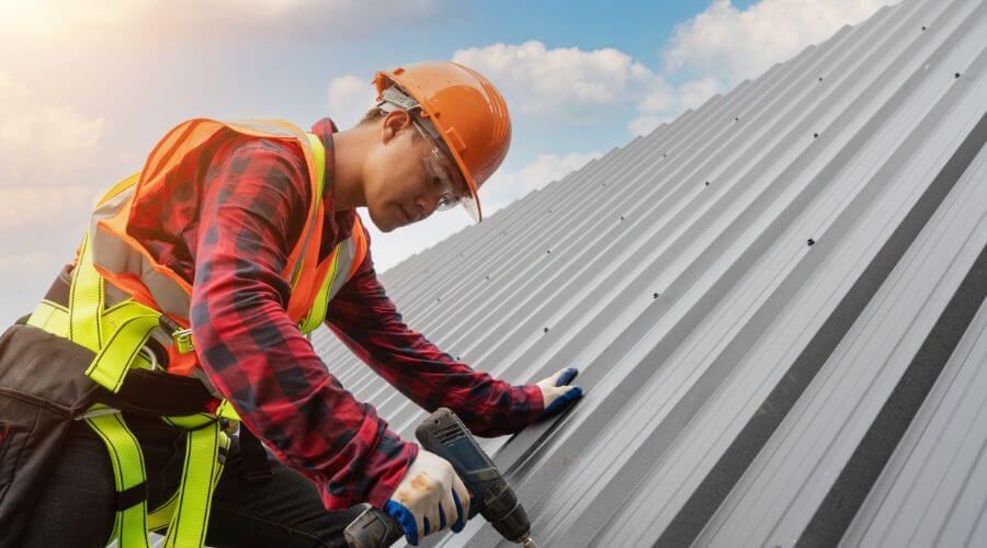 Professional gutter cleaning in Happy Valley, OR